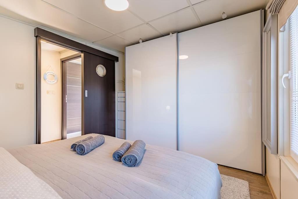 Ocarujuci Houseboat Na Dunaji Bratysława Zewnętrze zdjęcie
