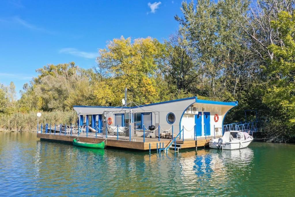 Ocarujuci Houseboat Na Dunaji Bratysława Zewnętrze zdjęcie