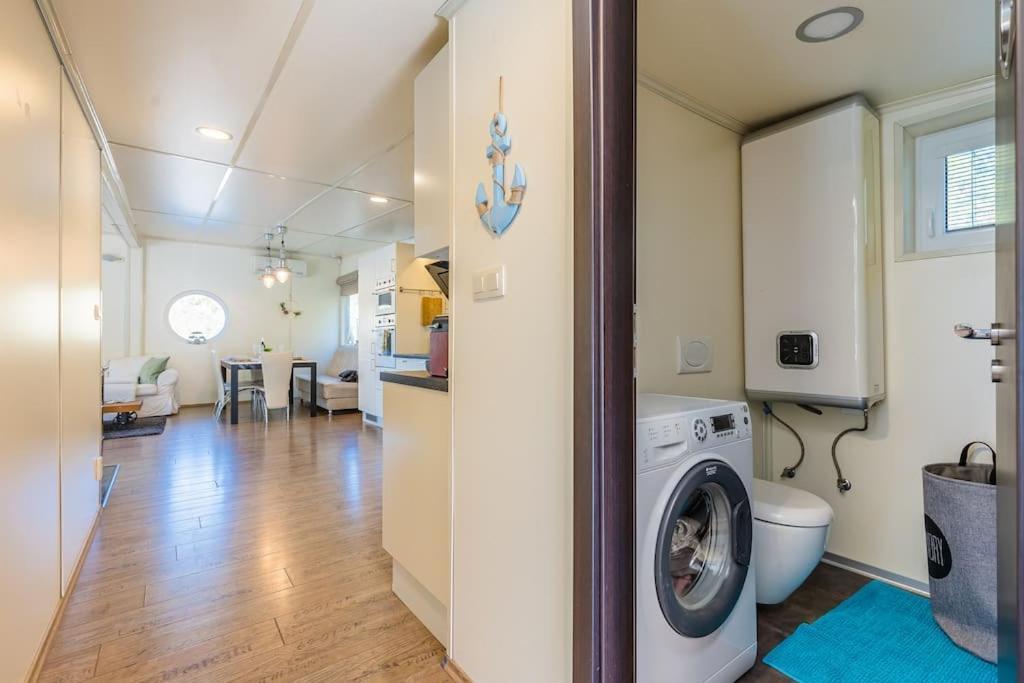 Ocarujuci Houseboat Na Dunaji Bratysława Zewnętrze zdjęcie