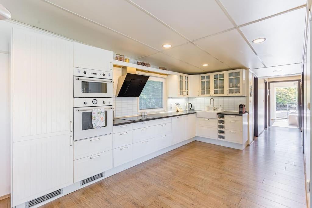 Ocarujuci Houseboat Na Dunaji Bratysława Zewnętrze zdjęcie