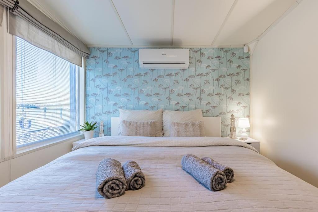 Ocarujuci Houseboat Na Dunaji Bratysława Zewnętrze zdjęcie