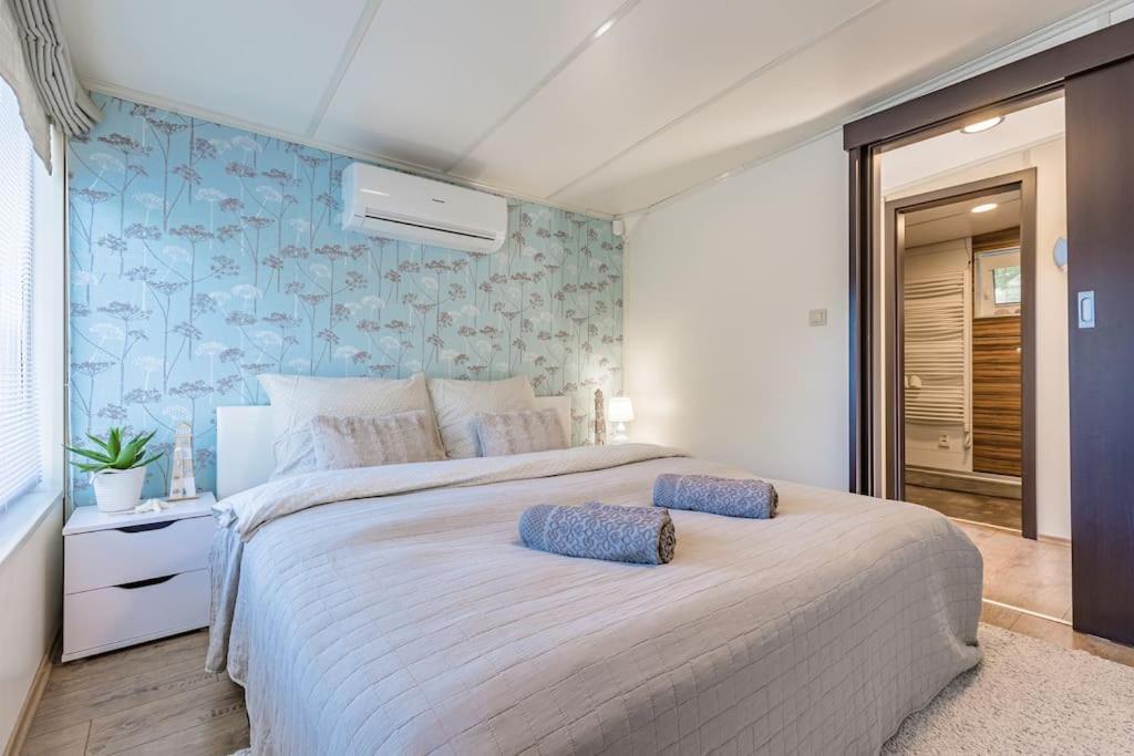 Ocarujuci Houseboat Na Dunaji Bratysława Zewnętrze zdjęcie