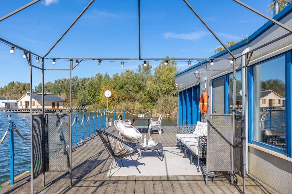 Ocarujuci Houseboat Na Dunaji Bratysława Zewnętrze zdjęcie