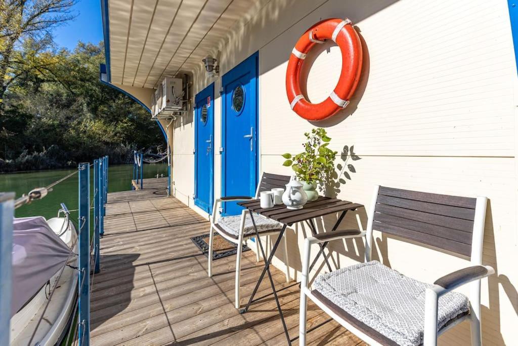 Ocarujuci Houseboat Na Dunaji Bratysława Zewnętrze zdjęcie