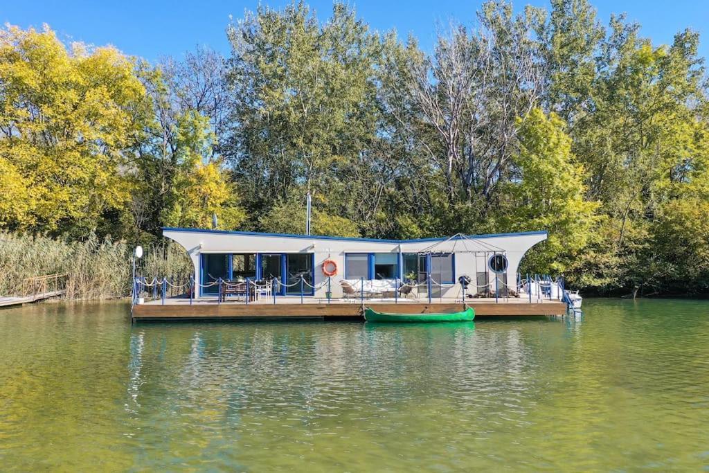 Ocarujuci Houseboat Na Dunaji Bratysława Zewnętrze zdjęcie