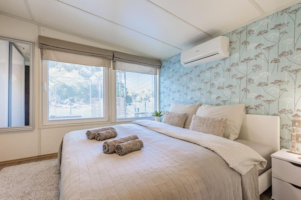 Ocarujuci Houseboat Na Dunaji Bratysława Zewnętrze zdjęcie