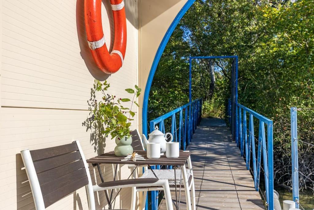 Ocarujuci Houseboat Na Dunaji Bratysława Zewnętrze zdjęcie